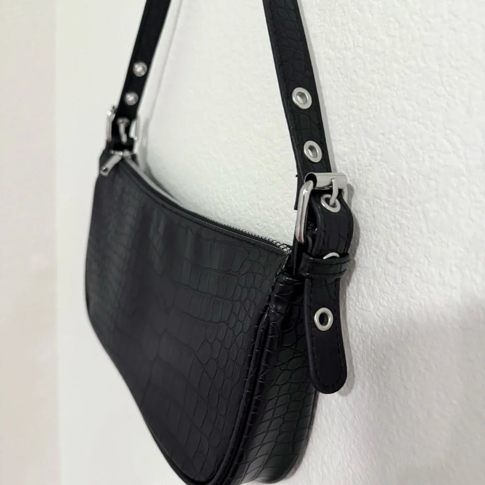 H&M sleek black